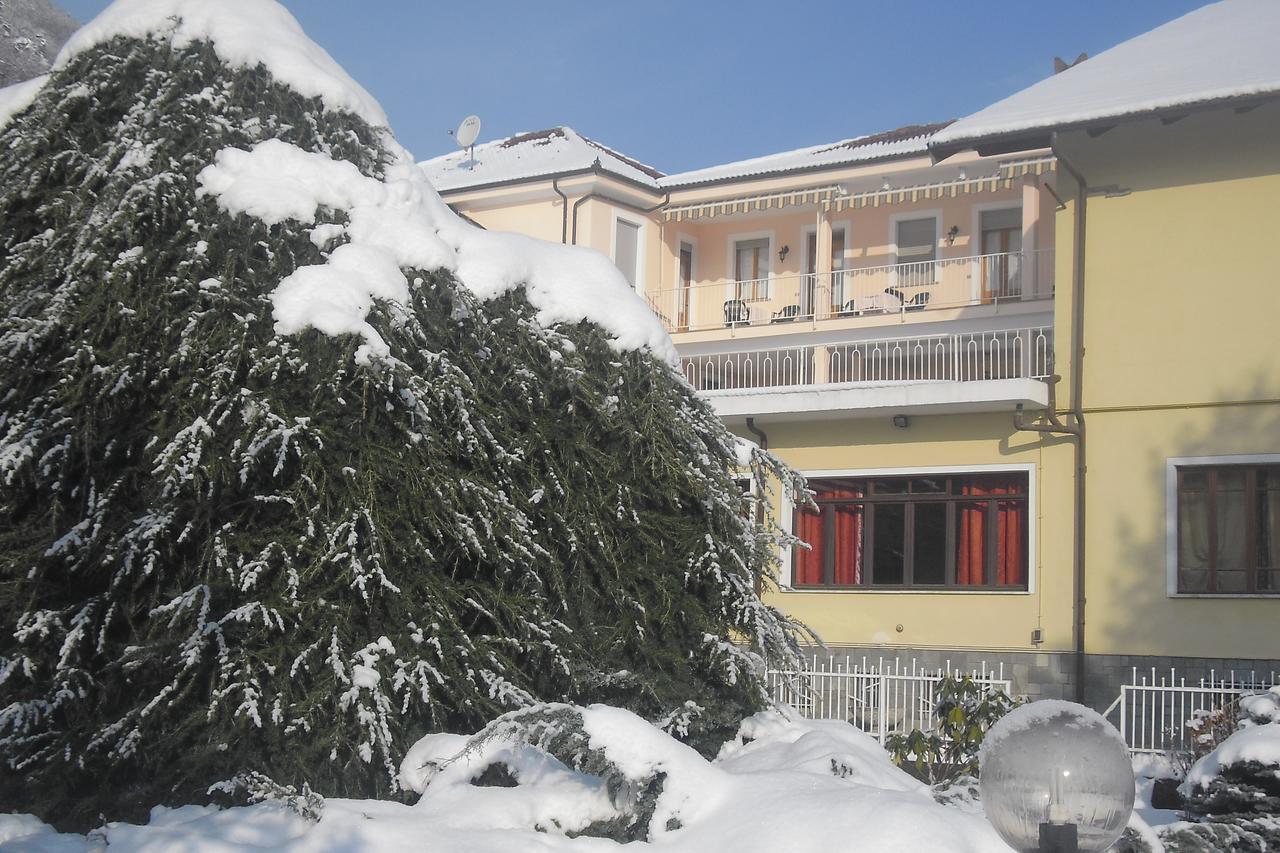 L'Ostu Del Povr-Om Otel Pinasca Dış mekan fotoğraf