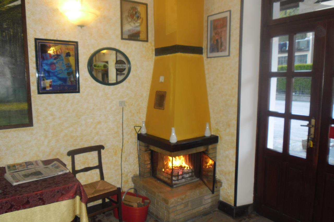 L'Ostu Del Povr-Om Otel Pinasca Dış mekan fotoğraf